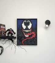 Cuadro multicapa de madera Venom ejemplo de exposición.