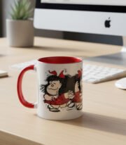 Taza blanca y roja con dibujo de Mafalda
